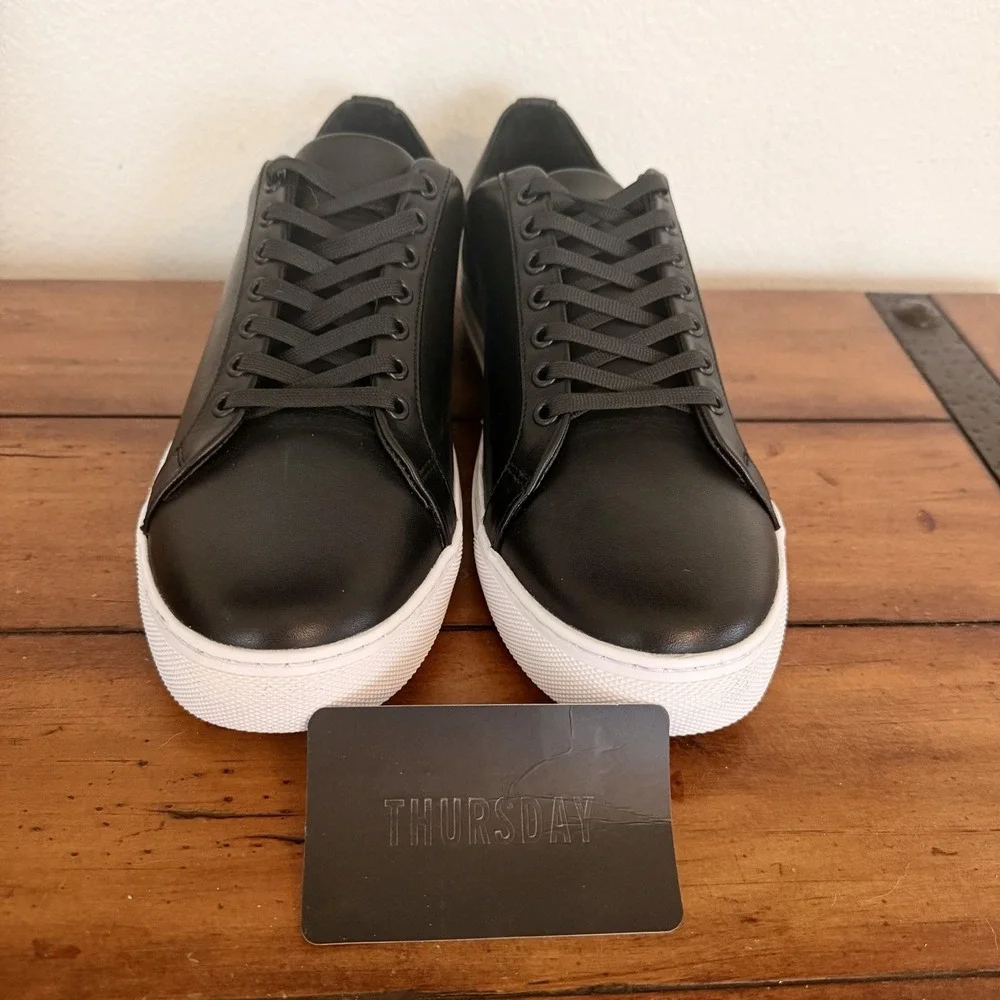 NWOB Thursday Everyday Women's Black Leather Lace Up Sneakers Shoes Sz 10 W US
